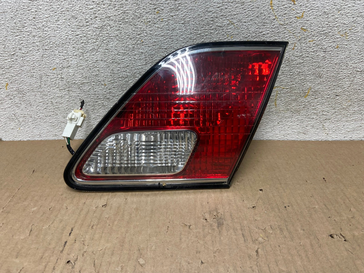 2002 2003 2004 Lexus Es300 Es330 Right Passenger Inner Tail Light AH5866 LK0