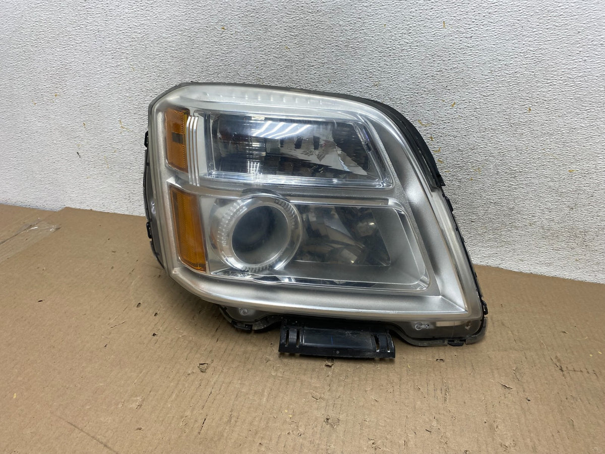 2010 to 2015 GMC Terrain Halogen Passenger Right Rh Side Headlight AH5854 DW0