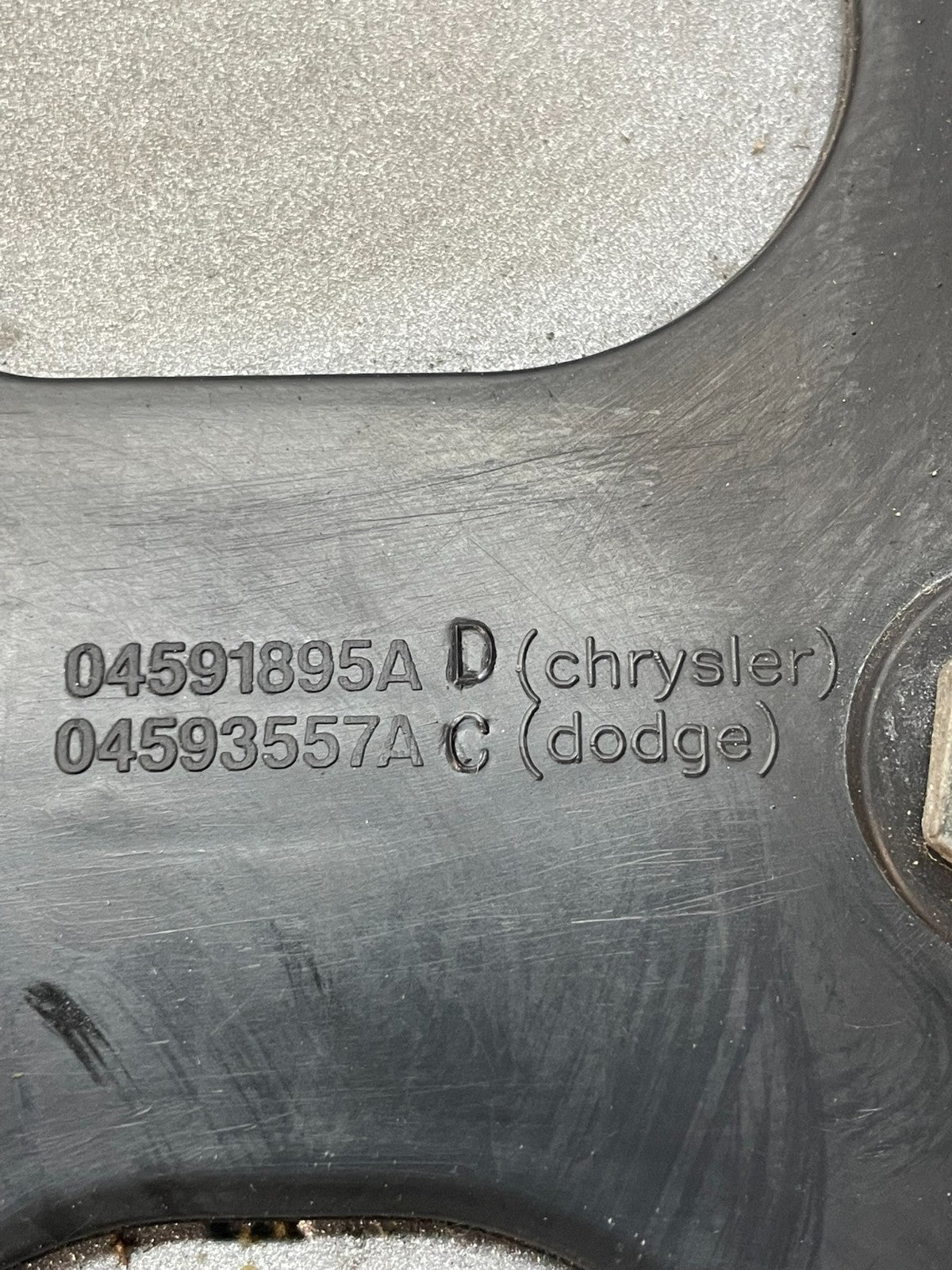 2005 to 2010 Chrysler 300 5.7L V8 Hemi Engine Motor Cover AG3067 DG4