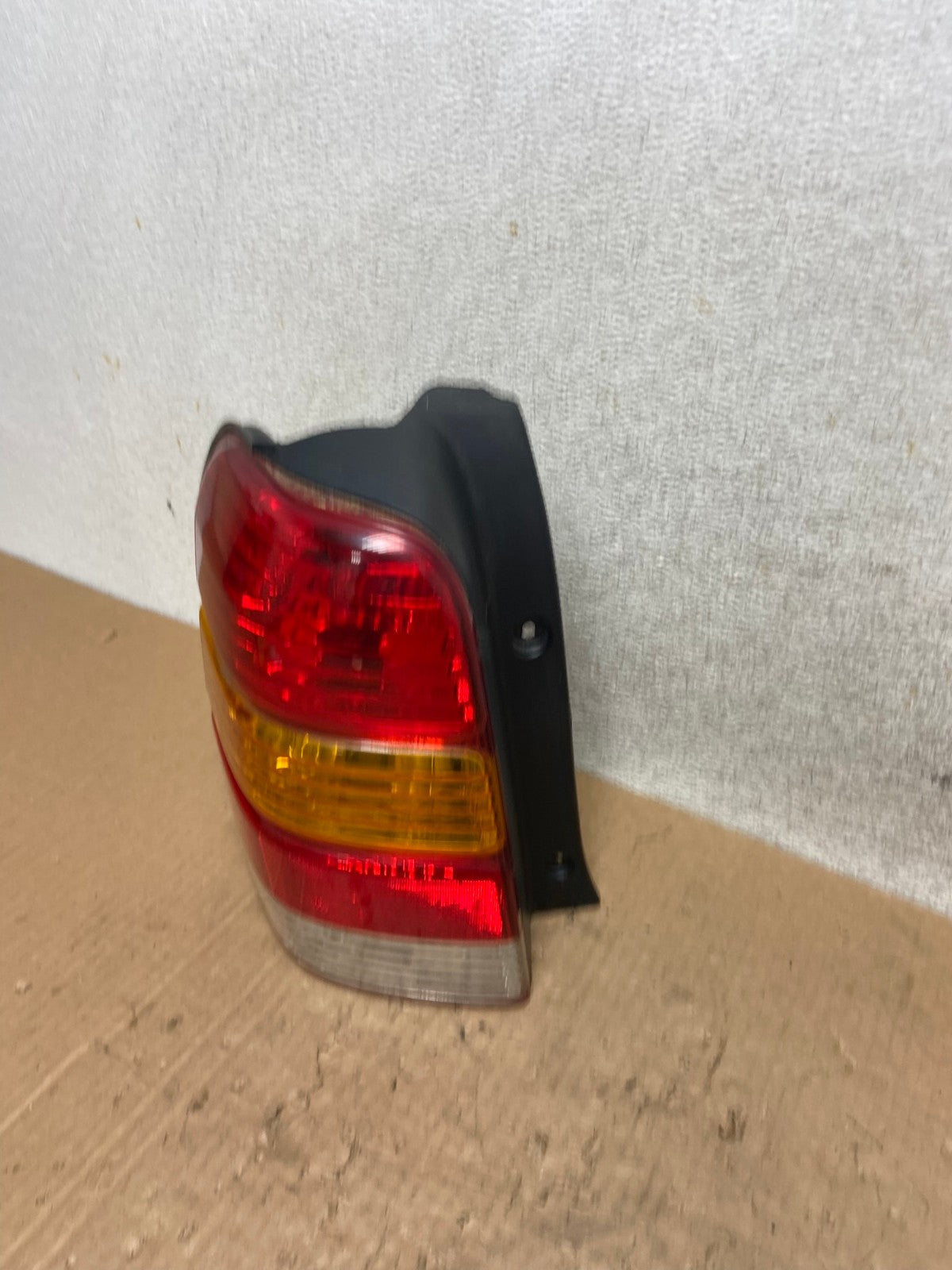 2001 to 2007 Ford Escape Left Driver Lh Side Tail Light AI5641 LK1