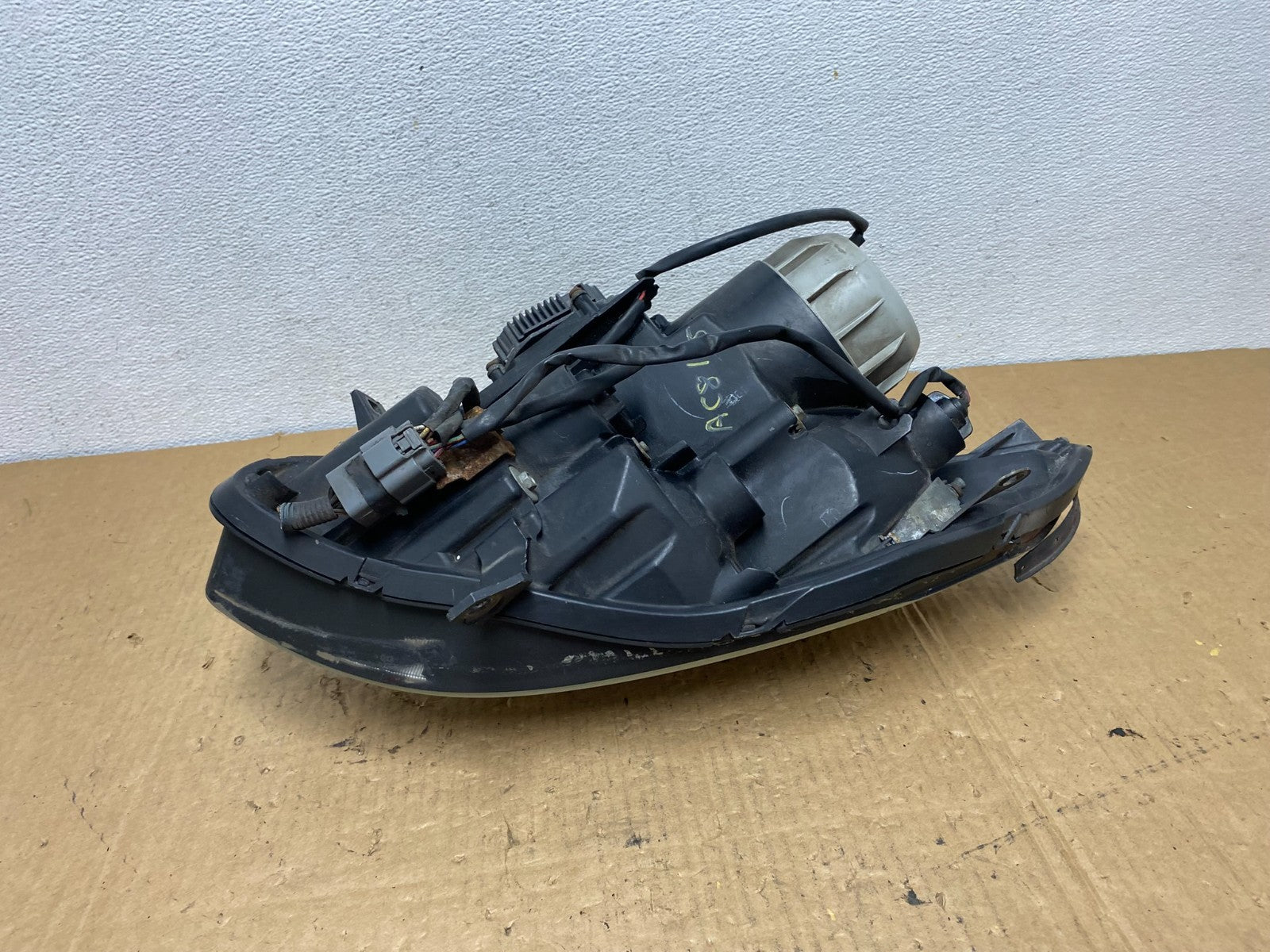 2004 to 2006 Nissan Maxima Left Driver Side Headlight Hid Xenon AC8125 DW5