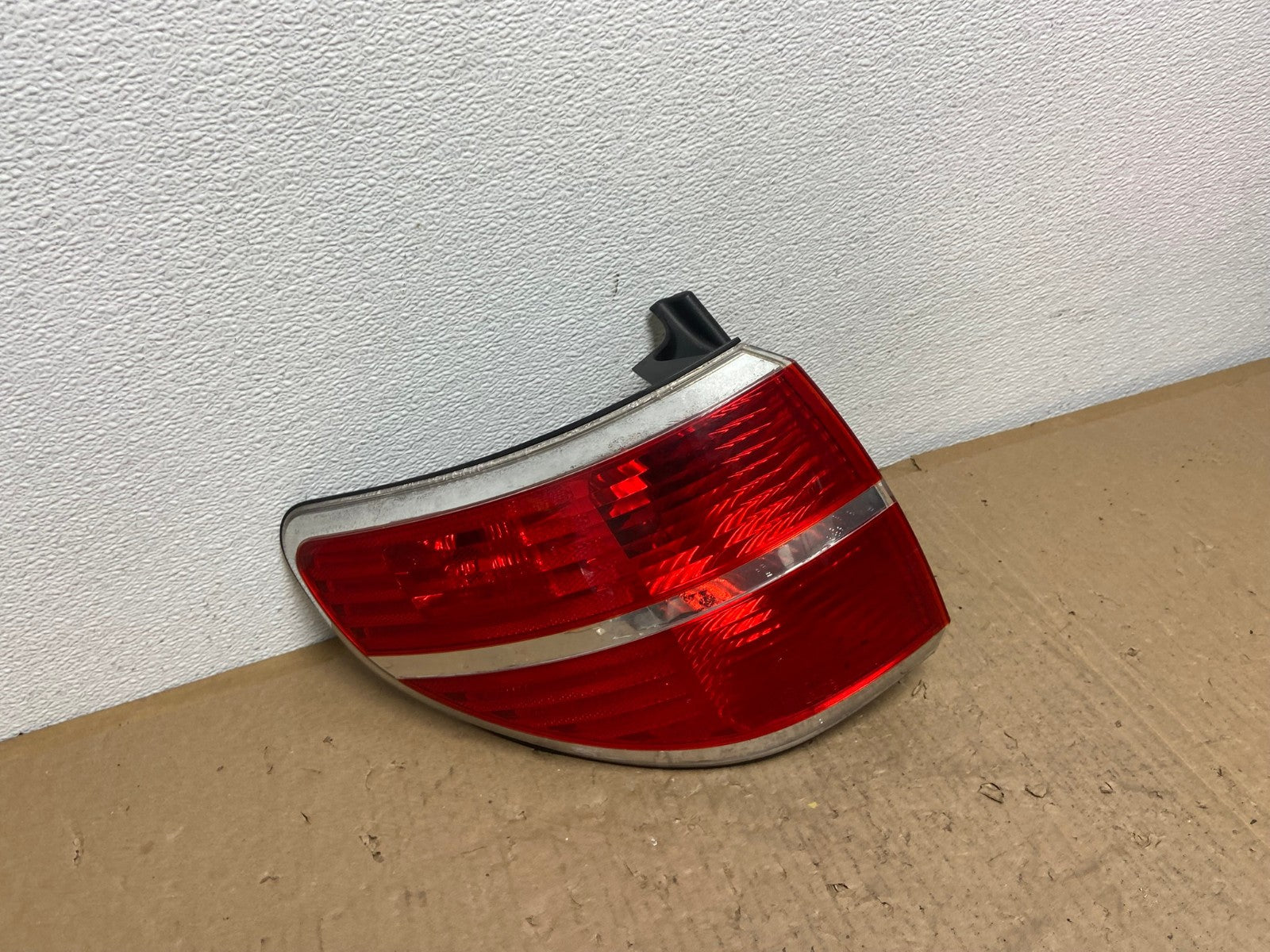 2007 to 2010 Saturn Outlook Left Driver LH Tail Light OEM AB6689 LK2