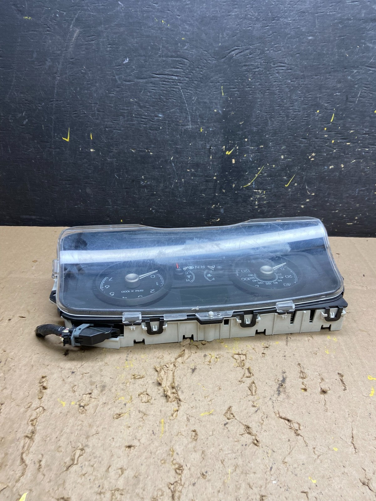 2009 to 2010 Lincoln Town Car Speedometer Cluster Gauge U5658 DG4