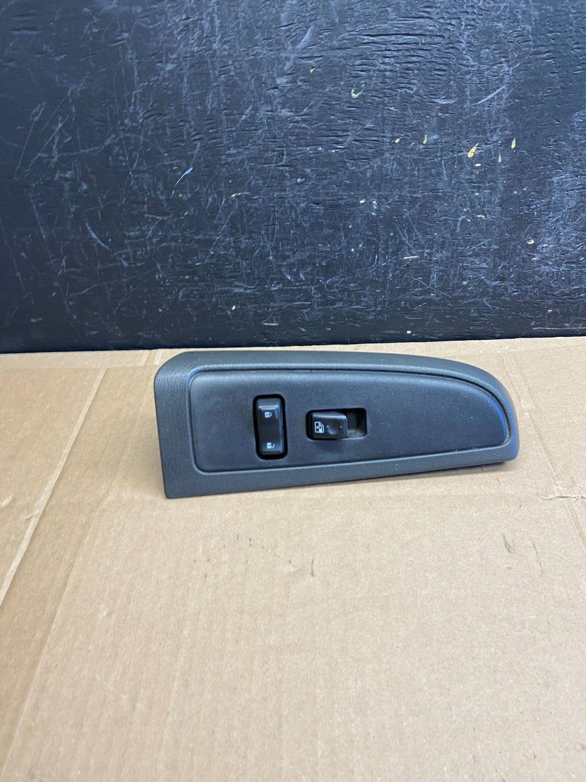 2003-2006 Chevrolet Silverado Right Passenger RH Window Switch AD2061 DG1
