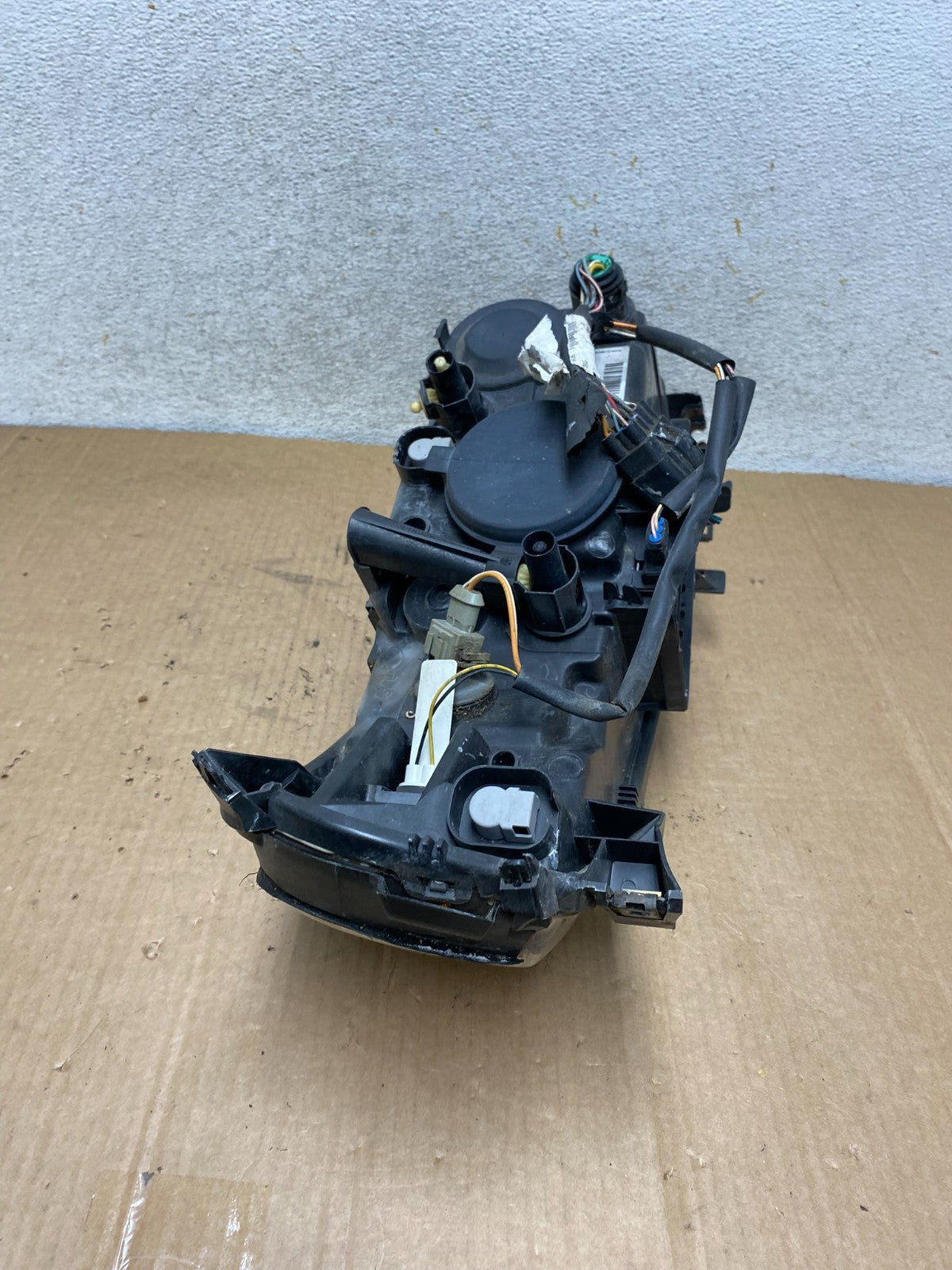 2005 to 2007 Volvo XC70 V70 Left Halogen Driver Side Headlight AI8819 DW9
