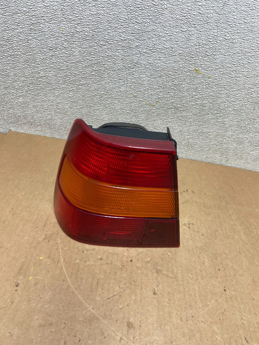1991 to 1995 Volvo 940 960 Left Driver LH Side Tail Light z6855 DG0