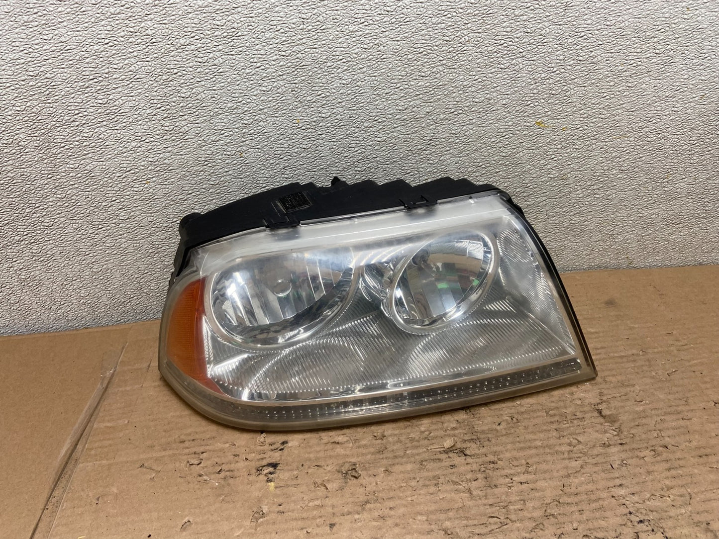 2003 - 2006 Lincoln Navigator Right RH Side Headlight Halogen AA9520 DW0
