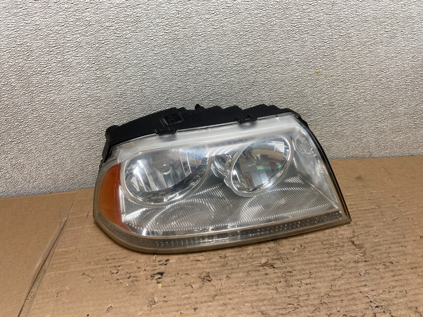 2003 - 2006 Lincoln Navigator Right RH Side Headlight Halogen AA9520 DW0