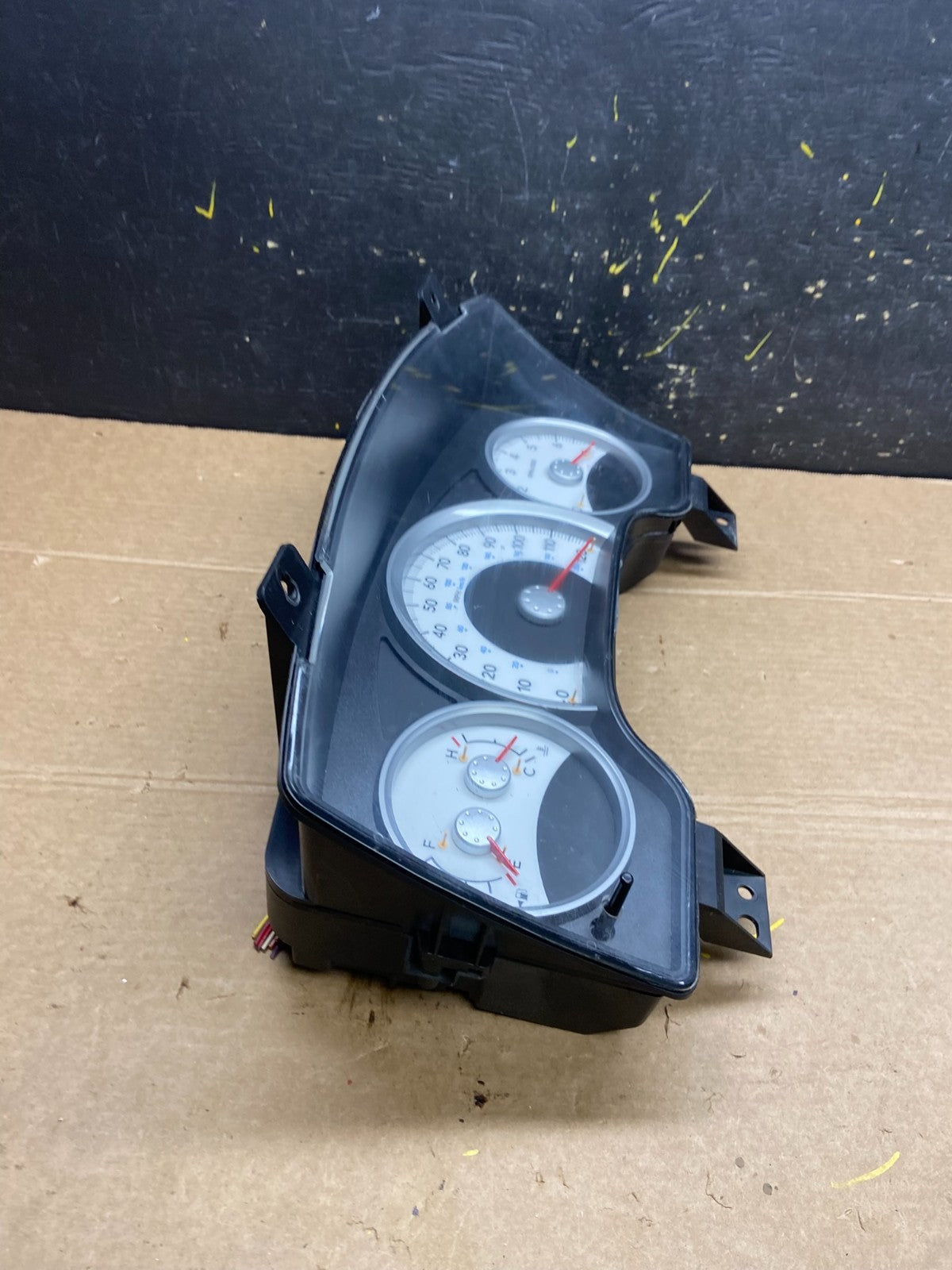 2005 Dodge Durango Speedometer Instrument Cluster Gauge W6529 DG1