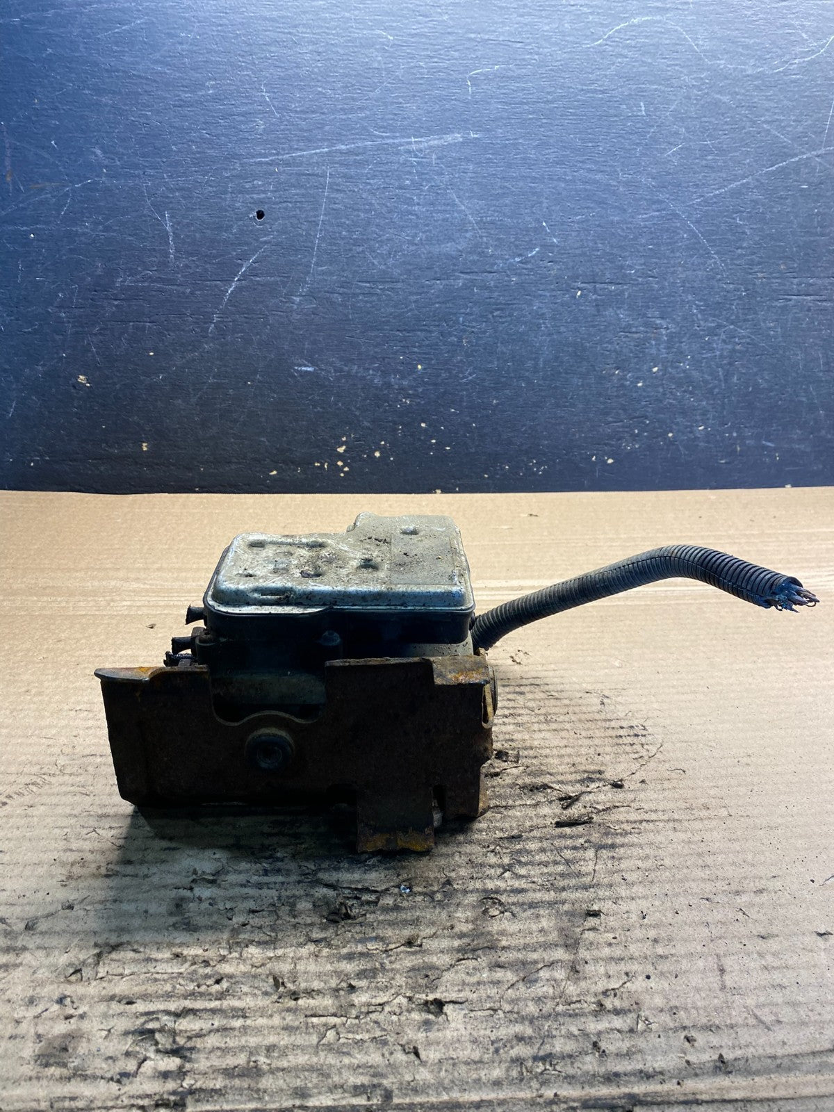 2004-07 Chevrolet Express ABS Pump Control OEM 13567136 Module AA3333 DG2