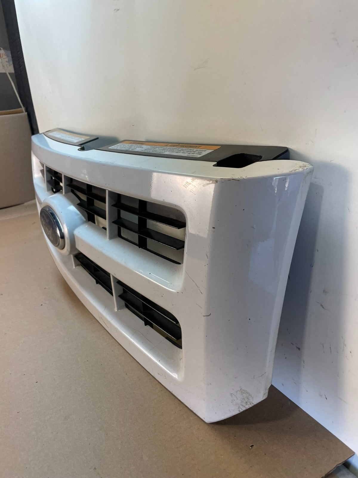 2008 to 2012 Ford Escape Front Upper Grill Grille ai8638 DG1
