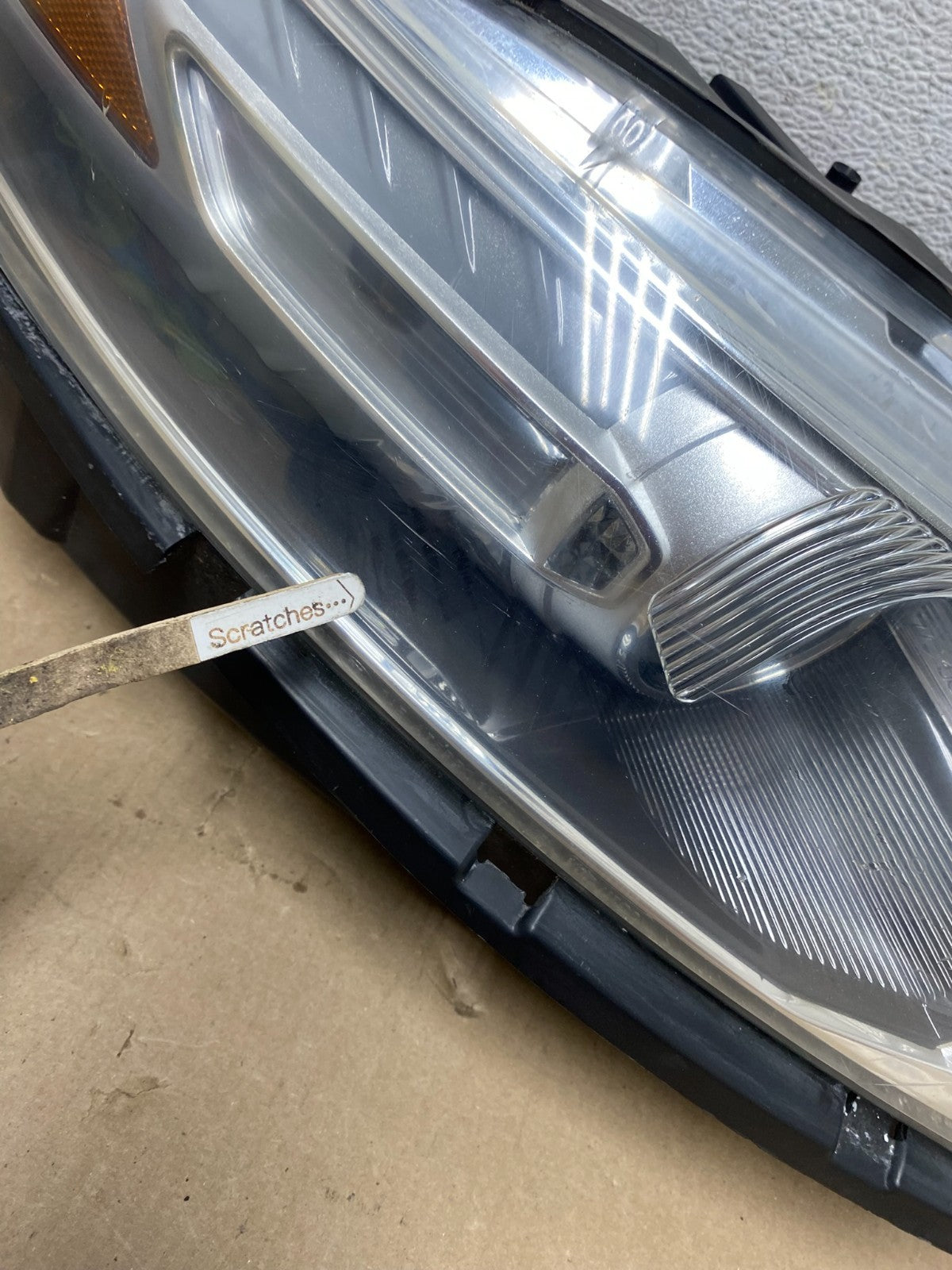 2013 to 2019 Ford Taurus Right Passenger RH Side Headlight Halogen AG6847 DW3