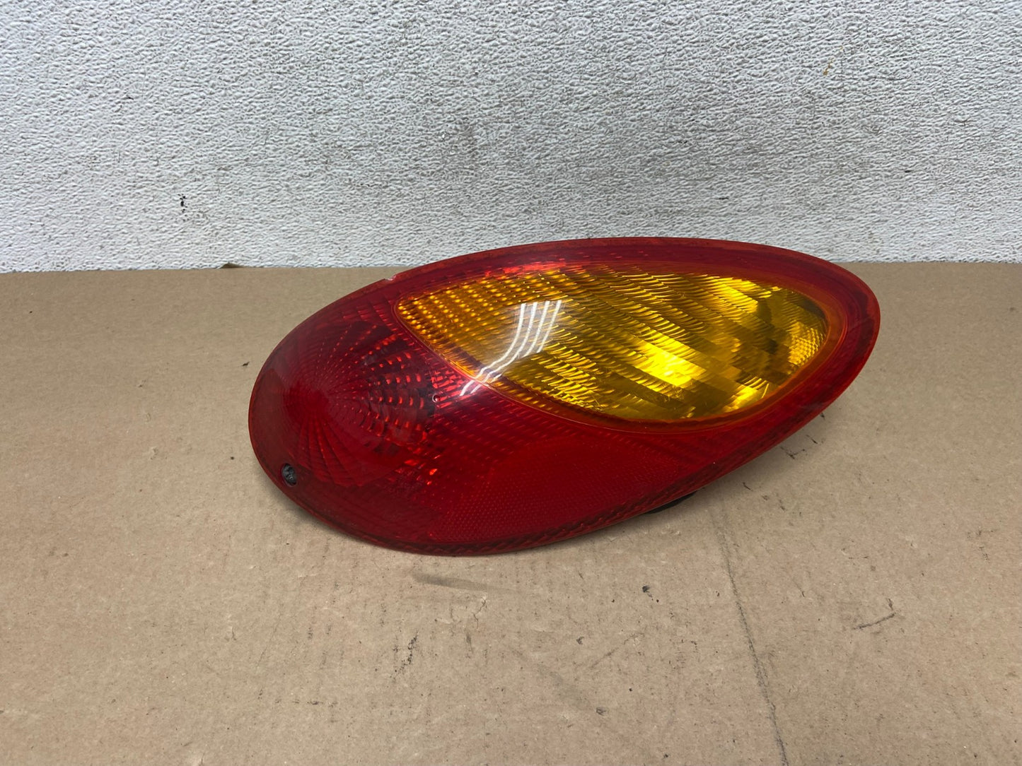 2001 to 2005 Chrysler PT Cruiser Right Passenger Tail Light AG4606 LK0