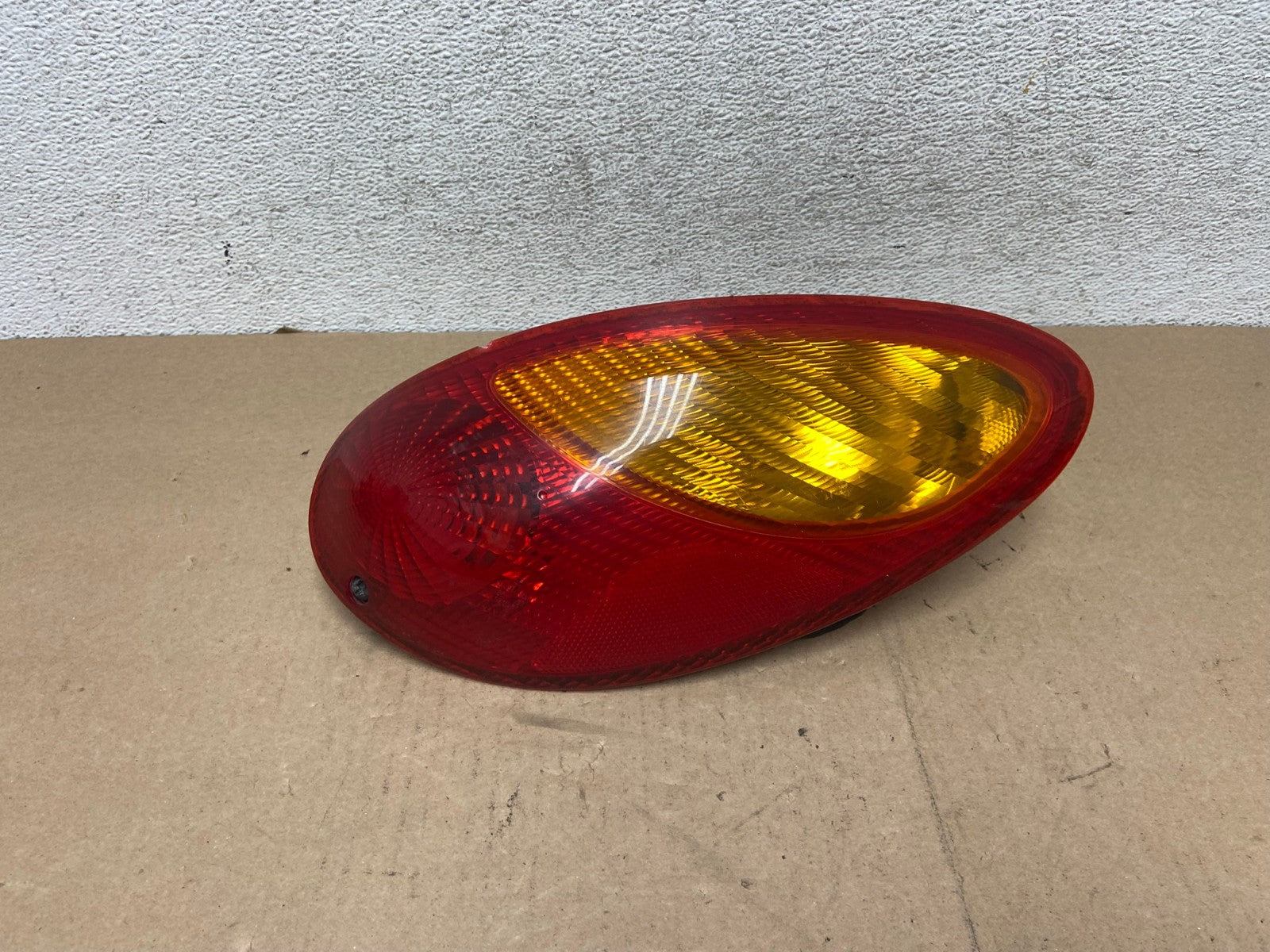 2001 to 2005 Chrysler PT Cruiser Right Passenger Tail Light AG4606 LK0