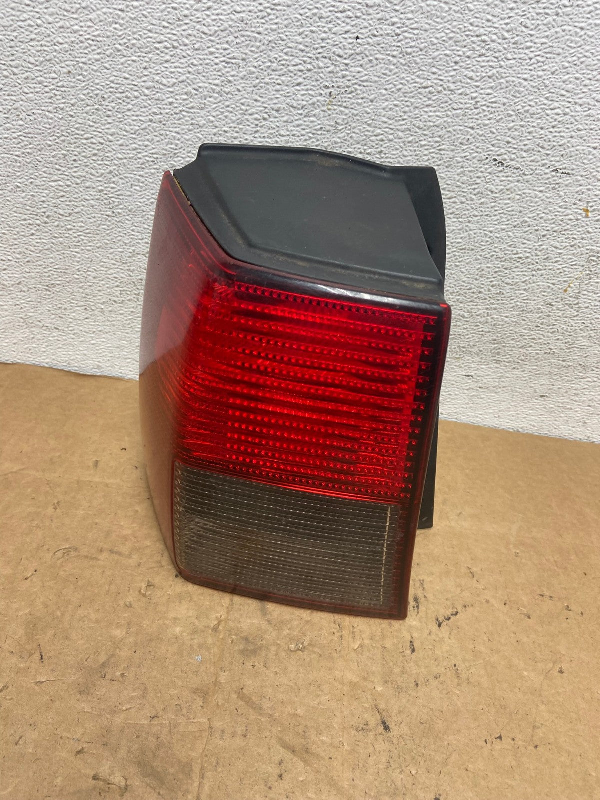2006-2010 Mitsubishi Endeavor Left Driver Lh Tail Light AD5147 LK0