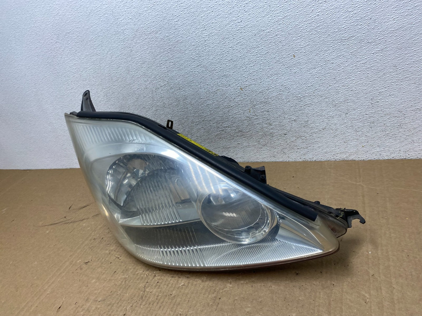 2004-2005 Toyota Sienna Right Passenger Xenon Headlight AG0553 DW1