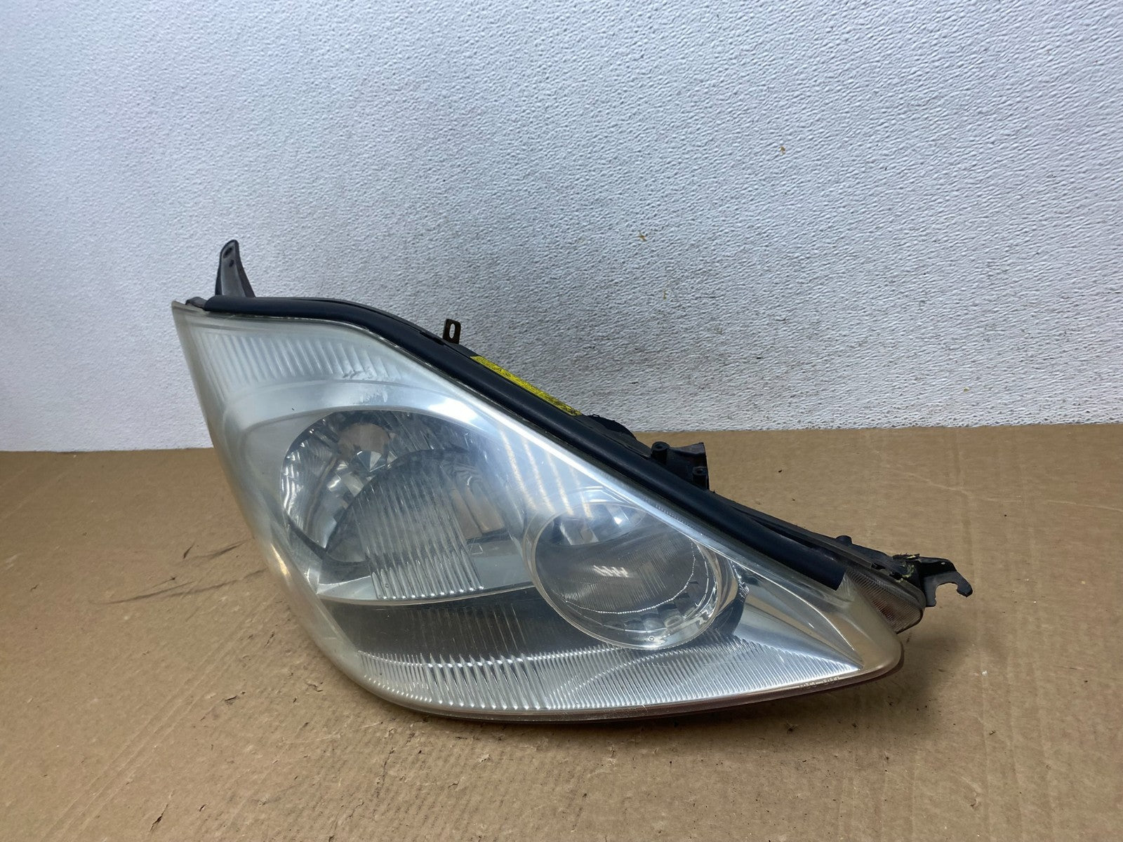 2004-2005 Toyota Sienna Right Passenger Xenon Headlight AG0553 DW1