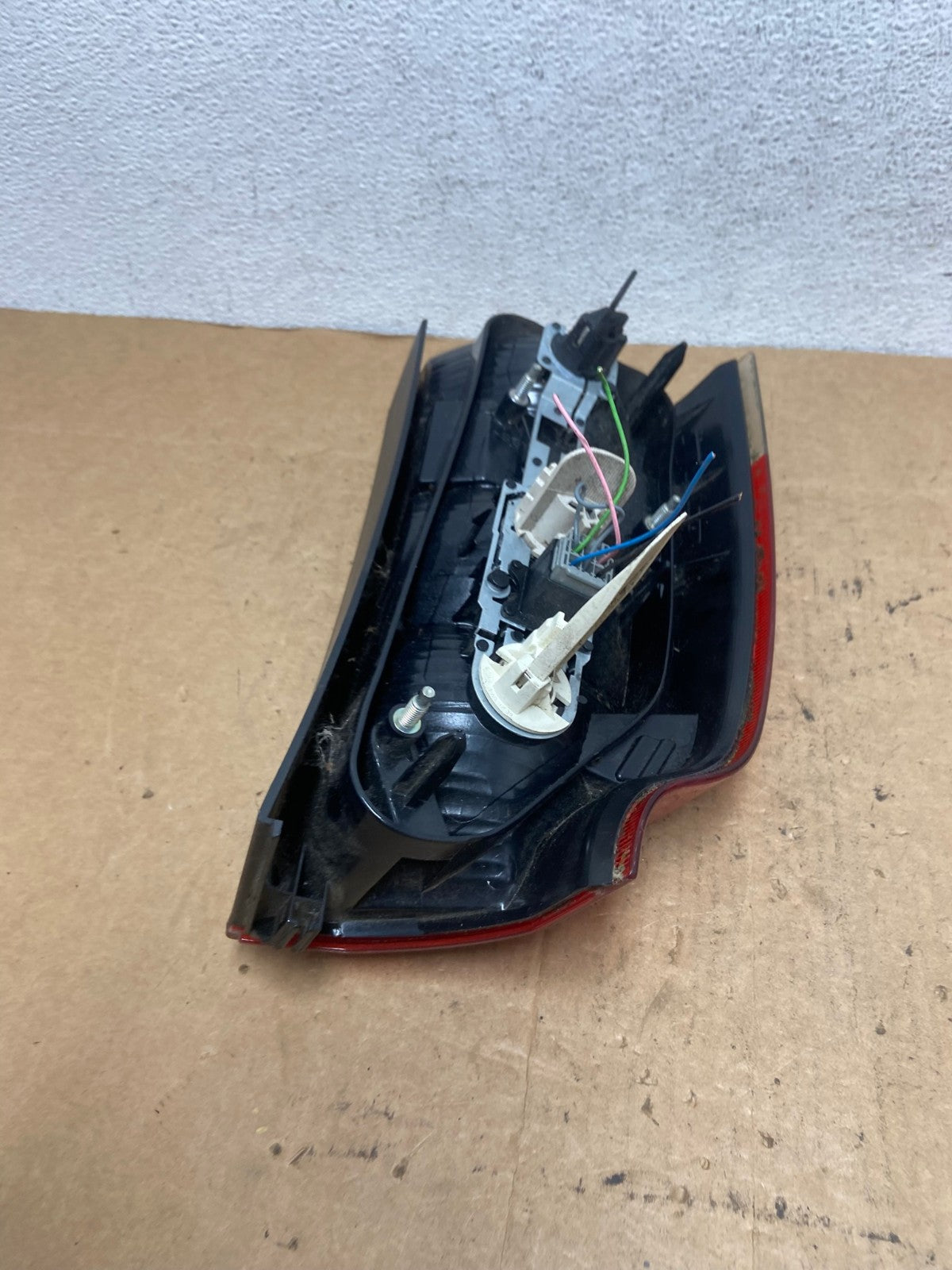 2001 - 2004 Volvo XC70 V70 Right Passenger Side LH Tail Light AD5180 LK6