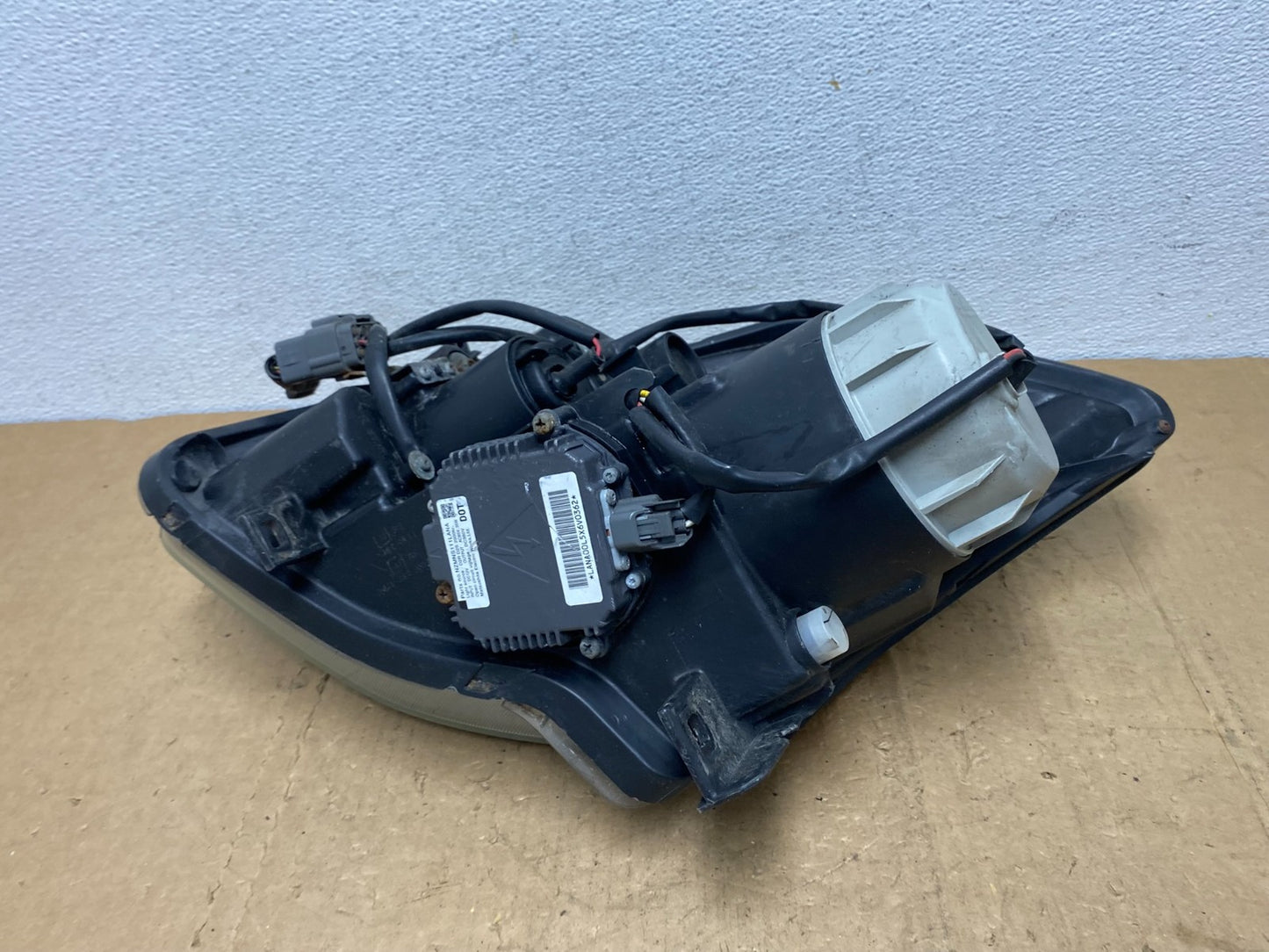2004 2005 2006 Nissan Maxima Right Passenger Side Headlight Xenon HID AD1396 DW7