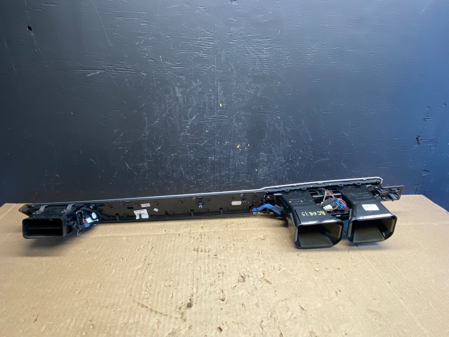 2010-2013 Mercedes E E350 W212 Dash Dashboard Front Center Air Vent AC6835 DG2
