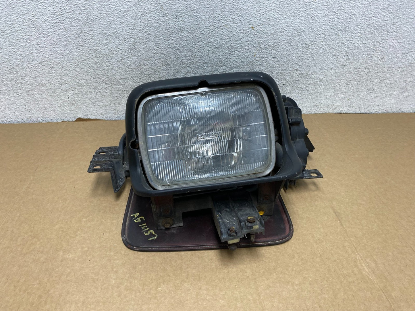 1984 to 1989 Chevrolet Corvette Right Passenger RH Side Headlight AG1457 DW0
