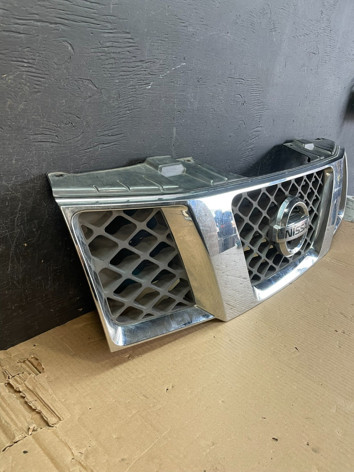 2005 - 2007 Nissan Pathfinder Front Upper Grill Grille Aftermarket AE3670 DG2