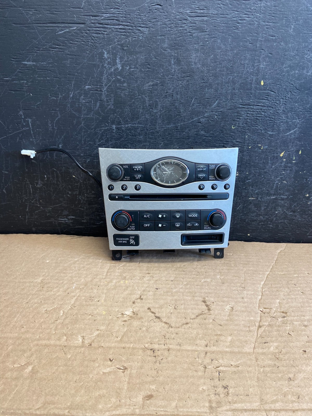 2007 to 2010 Infiniti G35 G37 Radio Player Climate Control Panel Bezel AF2093 DW0