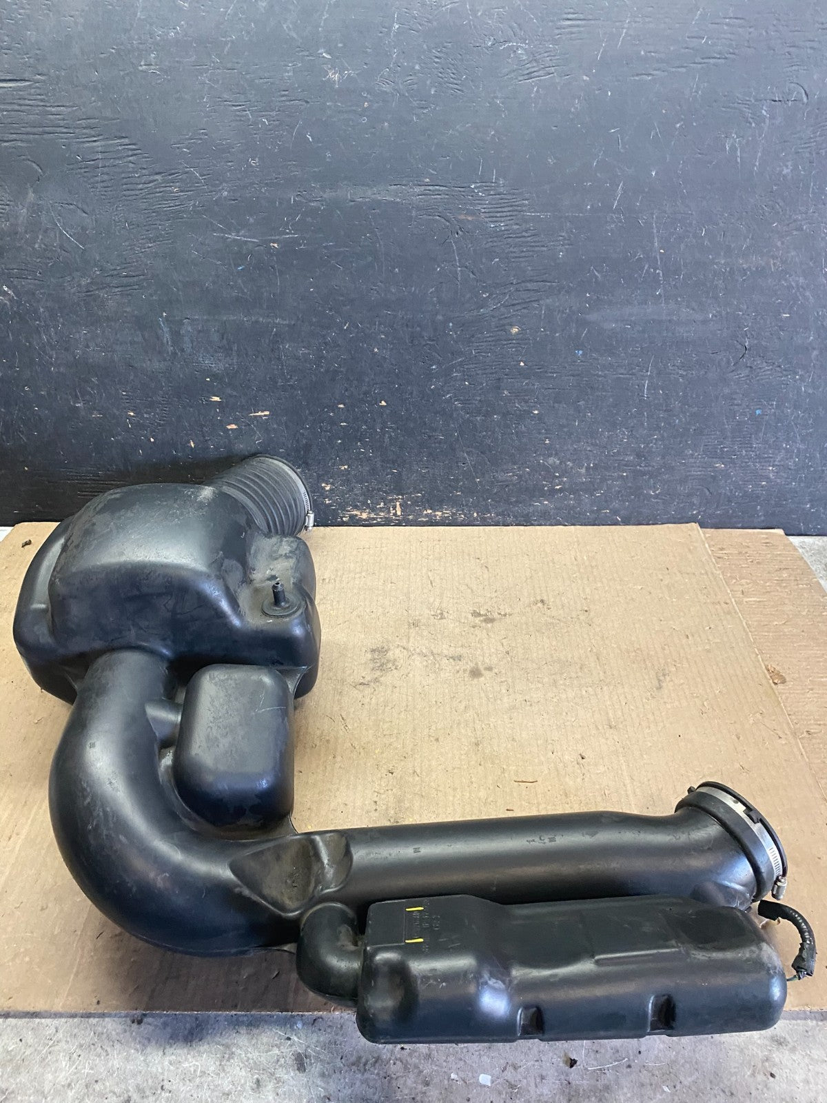 2011 - 2013 Dodge Durango 3.6L Resonator Air Intake Tube OEM q5846 DG7