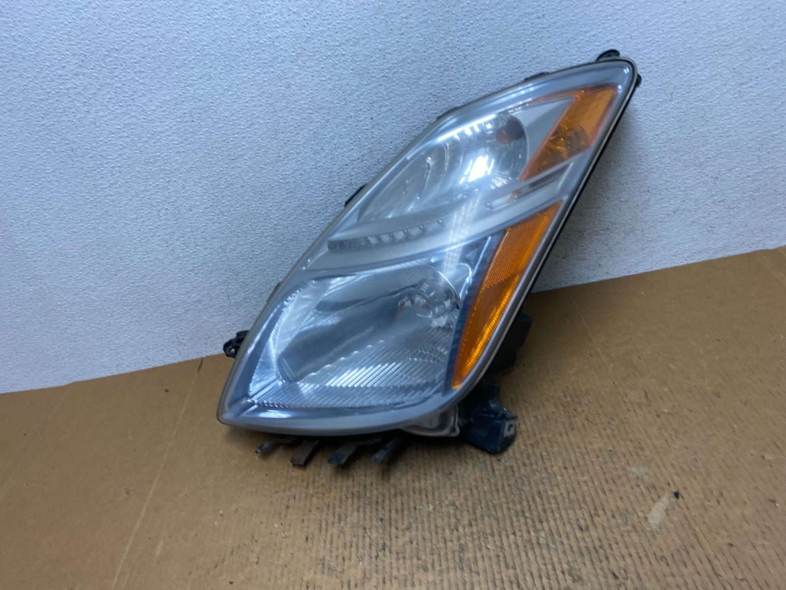 2006-2009 Toyota Prius Left Driver LH Side Blue Headlight Halogen AE1452 DW0