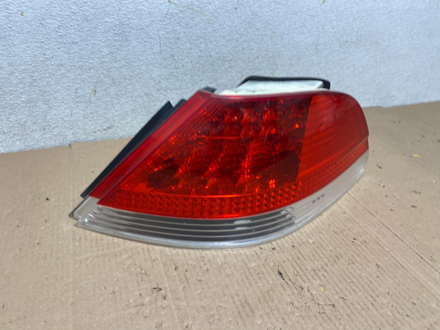 2002 to 2005 BMW 7-Series 745i 760i Right Passenger Tail Light Oem L4335 DW0