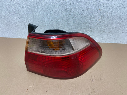 1998 to 2000 Honda Accord Sedan 4door Right RH Side Tail Light AE7144 LK0