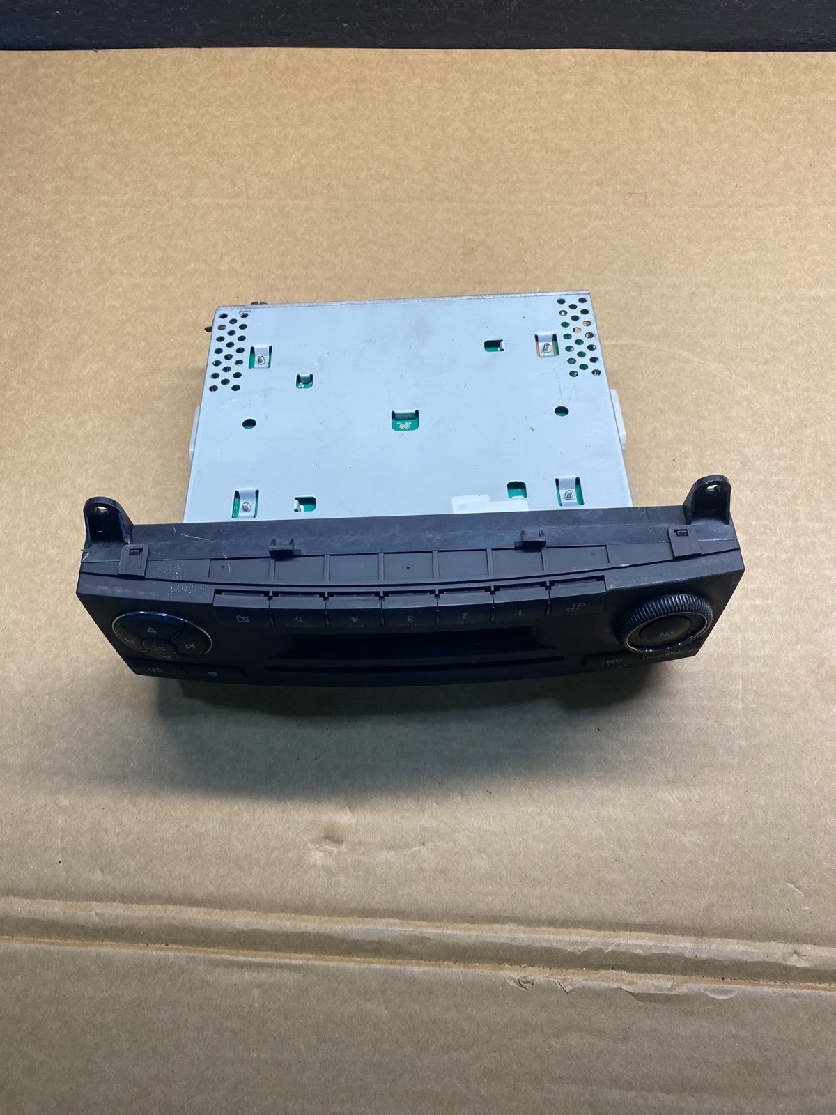 2010 to 2013 Sprinter 2500 3500 AM FM Radio Single CD Disc Player AC8047 DG4