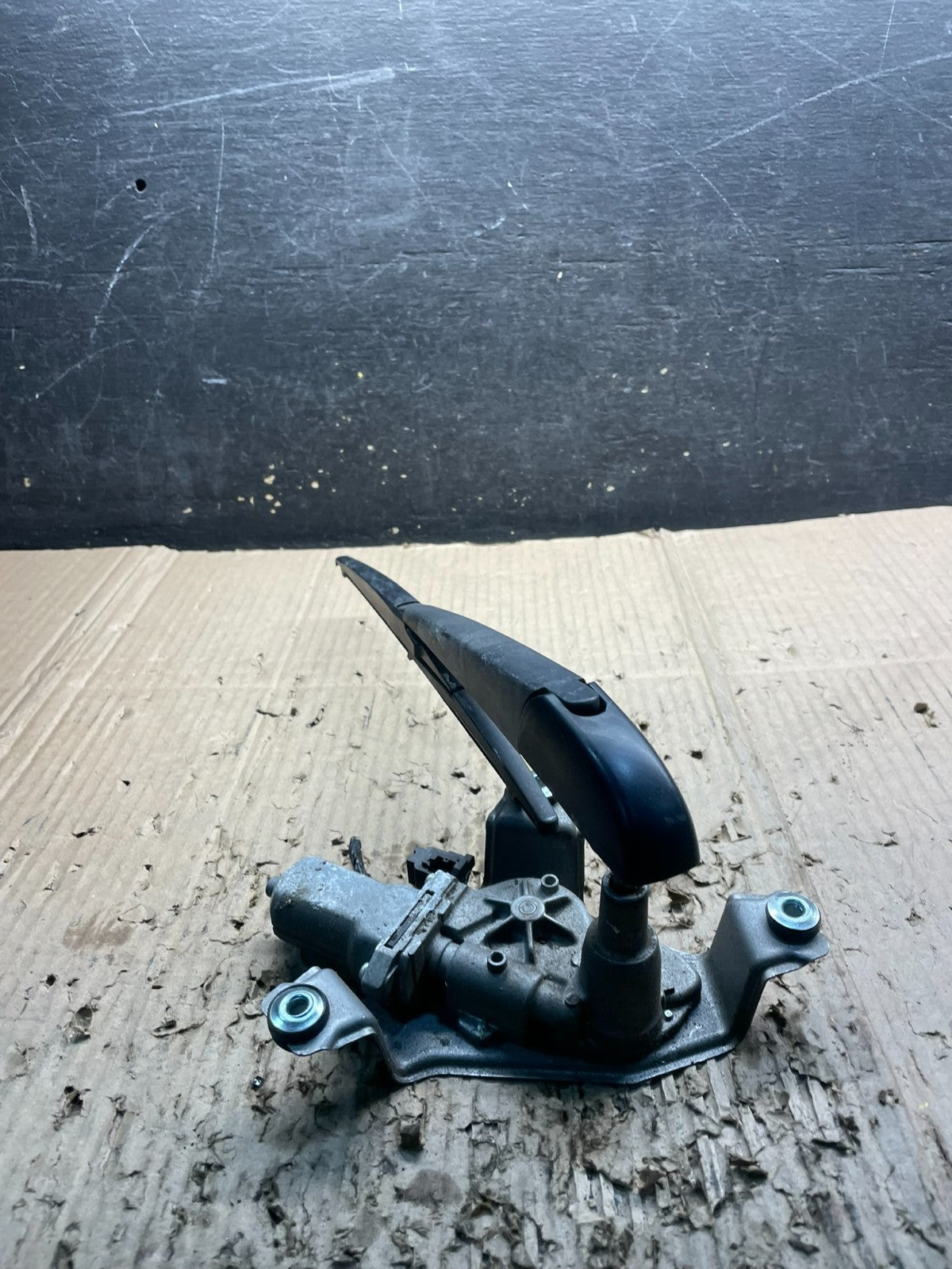 2014-2021 Dodge Durango  Tailgate Back Door Rear Wiper Motor Wiper X3992 DG1