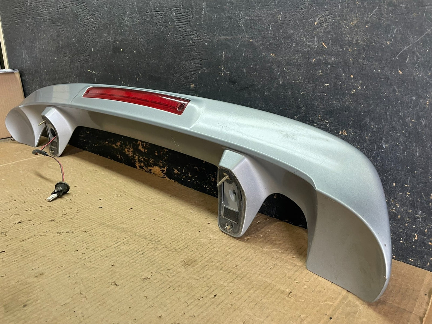 2001 to 2007 Toyota Sequoia 3RD Brake Light Spoiler Wing OEM AB3235 DG8