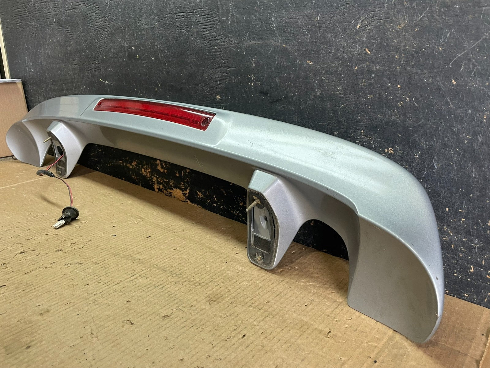 2001 to 2007 Toyota Sequoia 3RD Brake Light Spoiler Wing OEM AB3235 DG8