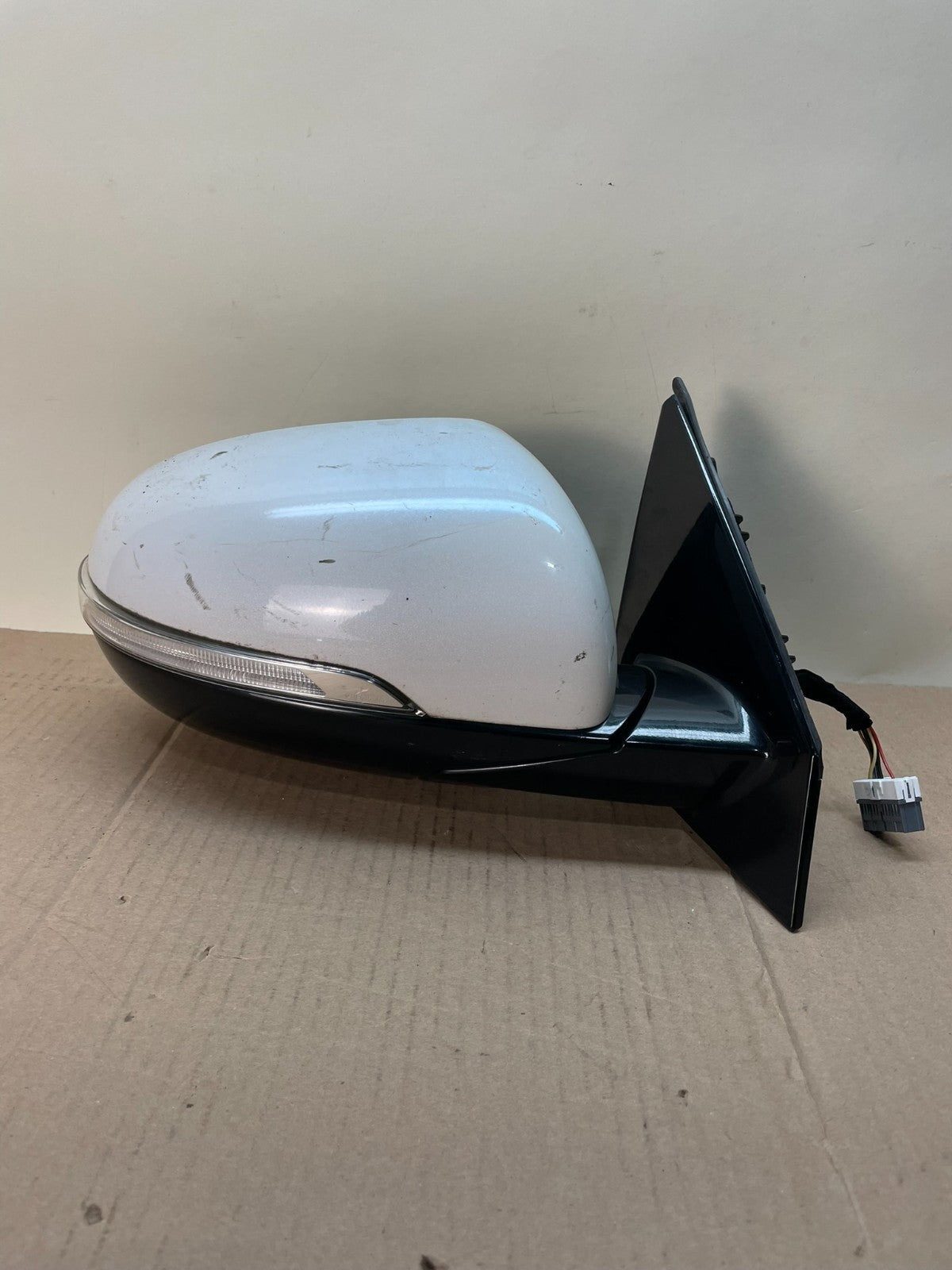 2016 to 2020 Kia Sorento Right Passenger Door Mirror Turn Signal aj0710 DG0