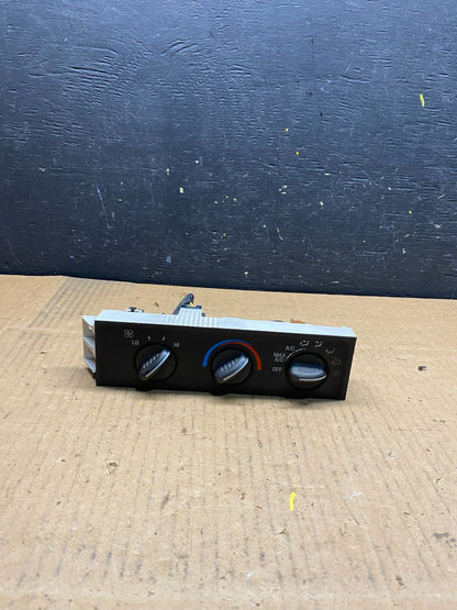 2001 - 2007 GMC Chevrolet Express 1500 Climate Control A/C n2948 PS0