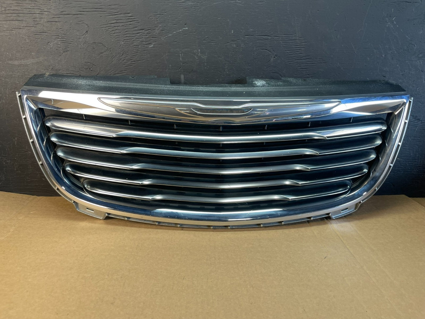 2011 to 2016 Chrysler Town & Country Front Upper Grill Grille ac9953 DG0