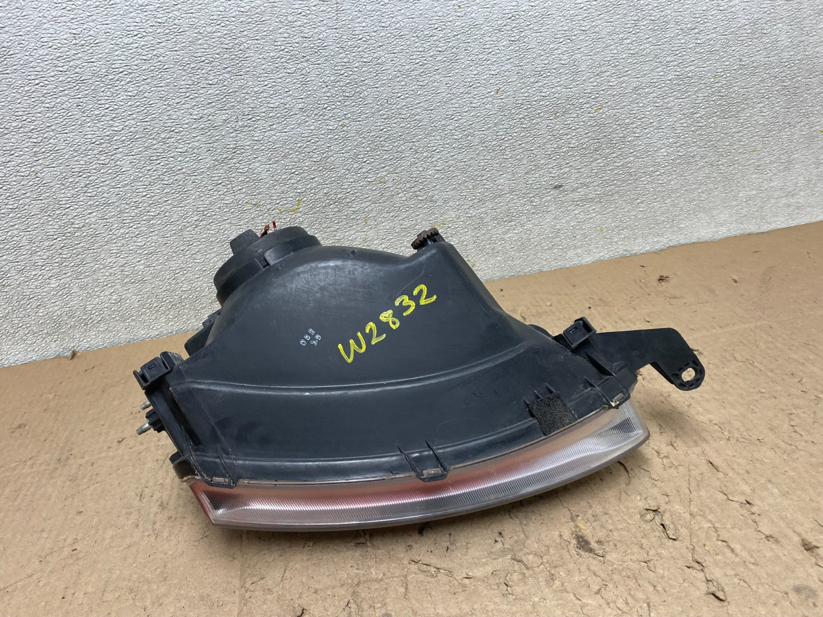 1999-2001 Toyota Solara Left Driver LH Halogen Headlight W2832 DW7