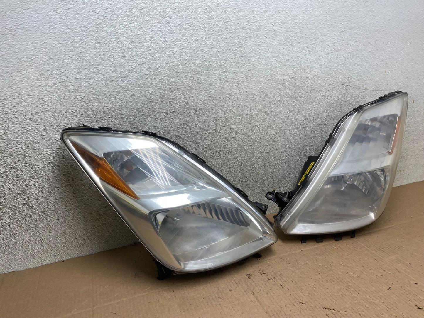 2004-2005 Toyota Prius Left+Right Side Xenon Headlights W0797 DW2