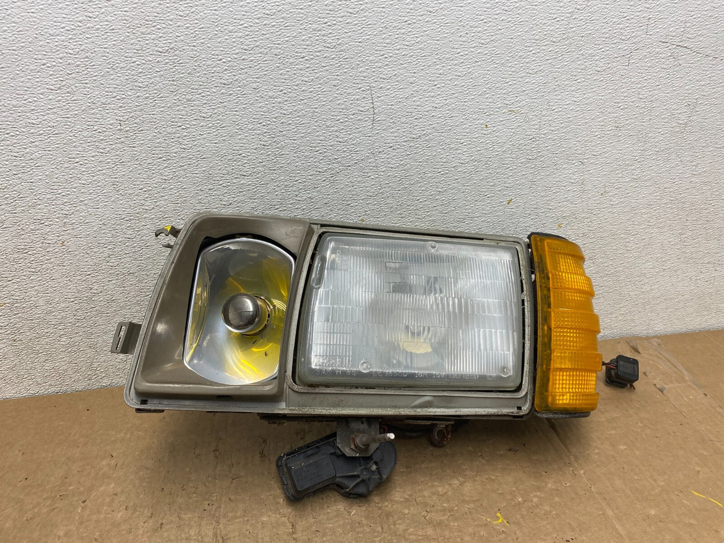 1986 to 1991 Mercedes-benz W126 Left Driver Side Halogen Headlight O6512 DW0
