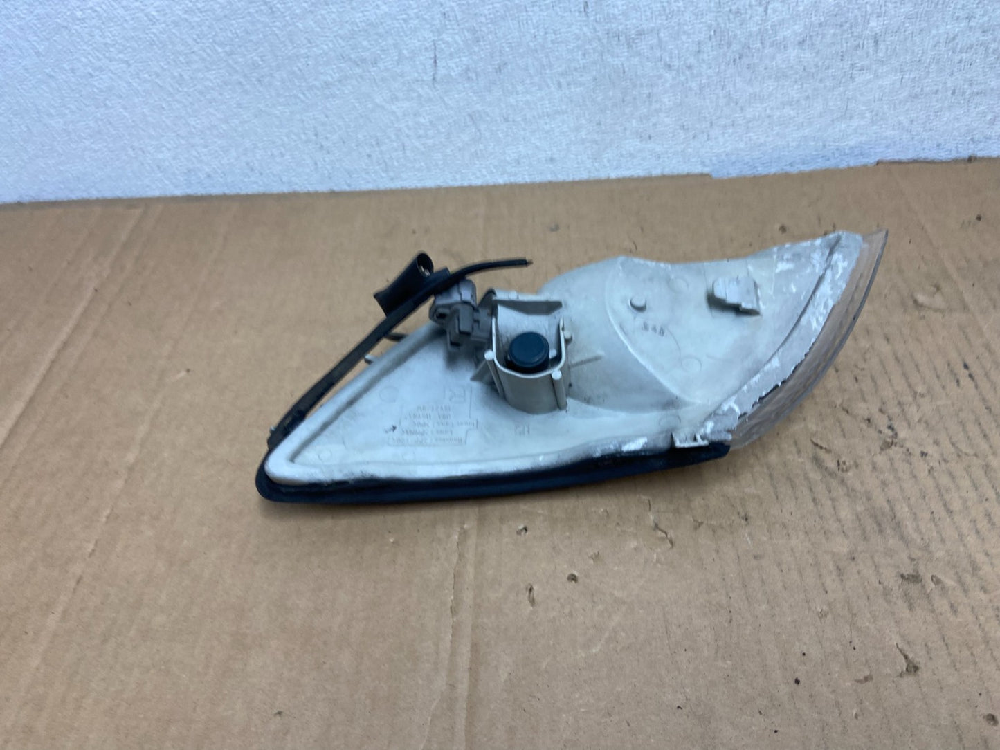 1997 to 1999 Lexus ES300 Right Passenger RH Side Turn Signal AD0938 DW4