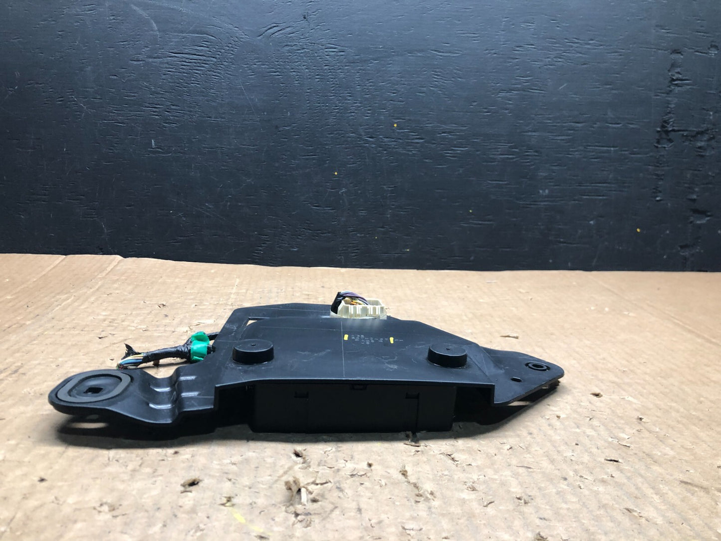 2005 - 2011 Cadillac STS Front Right Passenger Door Control Module Bracket G36572