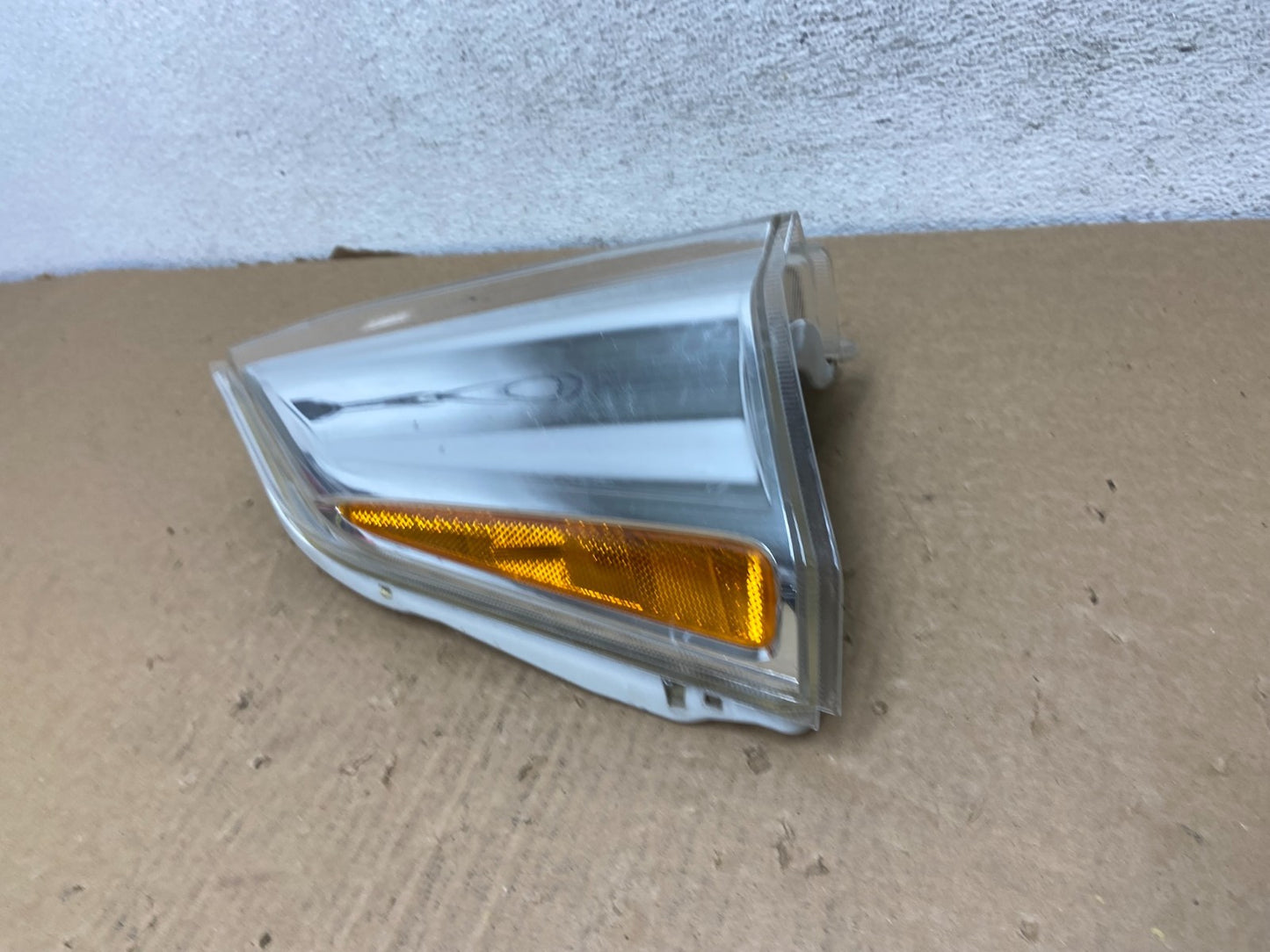 2013 - 2017 Nissan Leaf Right Front Passenger Side Turn Signal Marker AF7363 DG1
