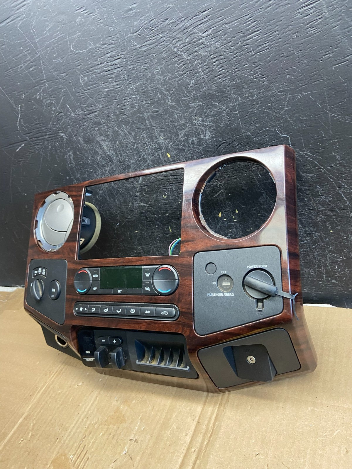 2008-2010 Ford F250 F350 Radio Climate Control Radio Dash Bezel Panel AD7221 DG3