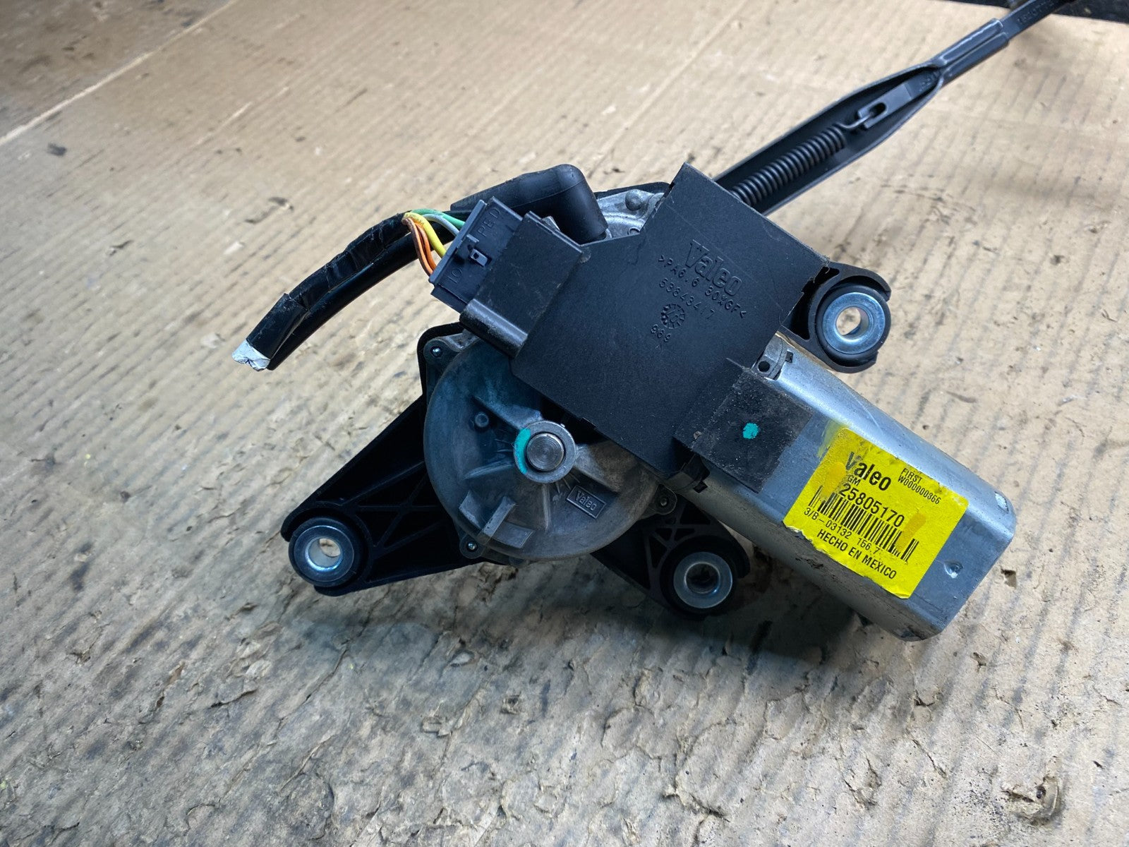 2004 to 2009 Cadillac SRX Rear Windshield Washer Wiper Motor Y1379 DG6