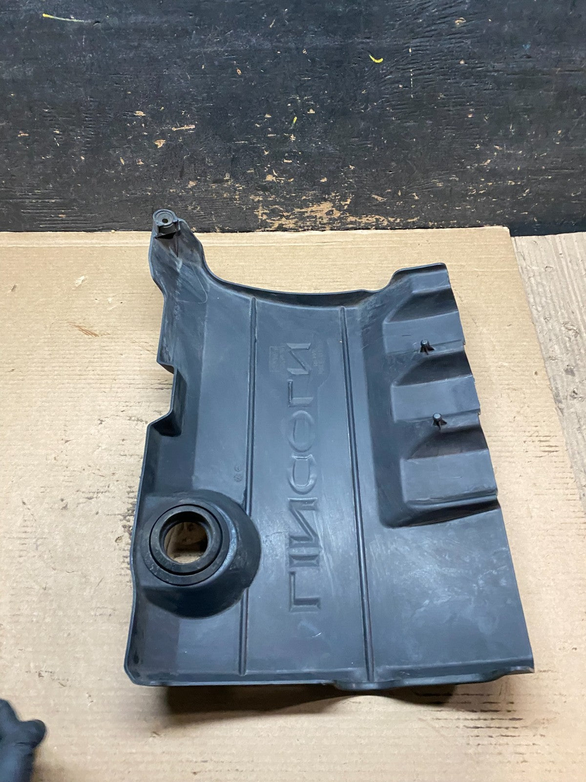 2009 to 2012  Lincoln MKS 3.7L Engine Motor Cover V9333 DG7