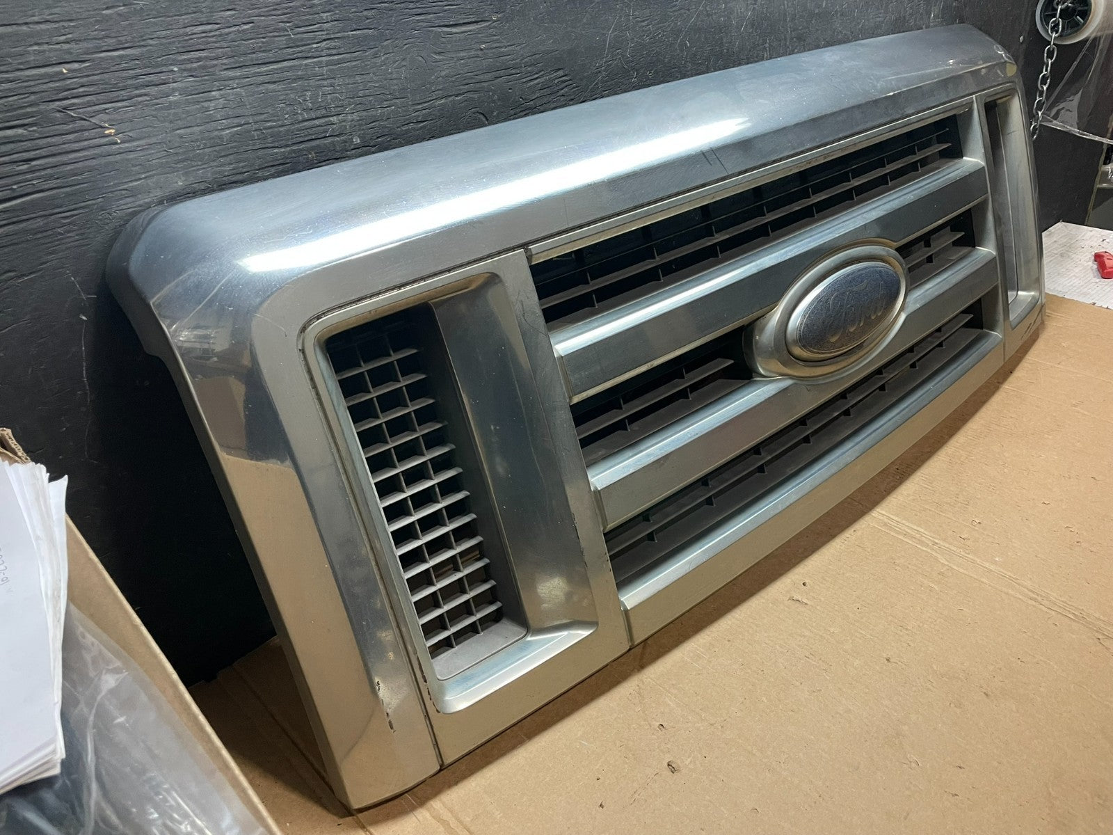 2008 to 2014 Ford Econoline E150 E250 Front Upper Chrome Grill Grille z5796 DG2