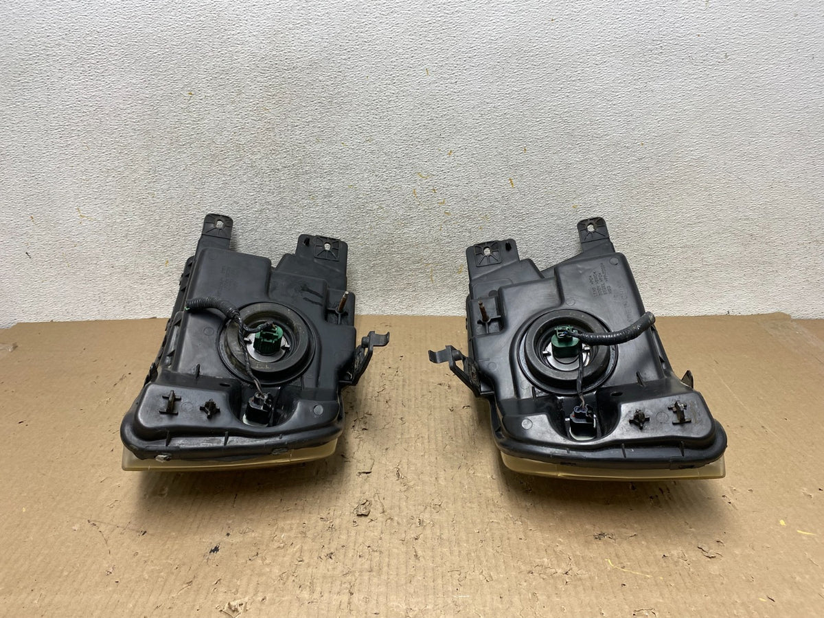 2004 to 2008 Ford F-150 F150 Left+Right Halogen Headlights AH6634 DW11