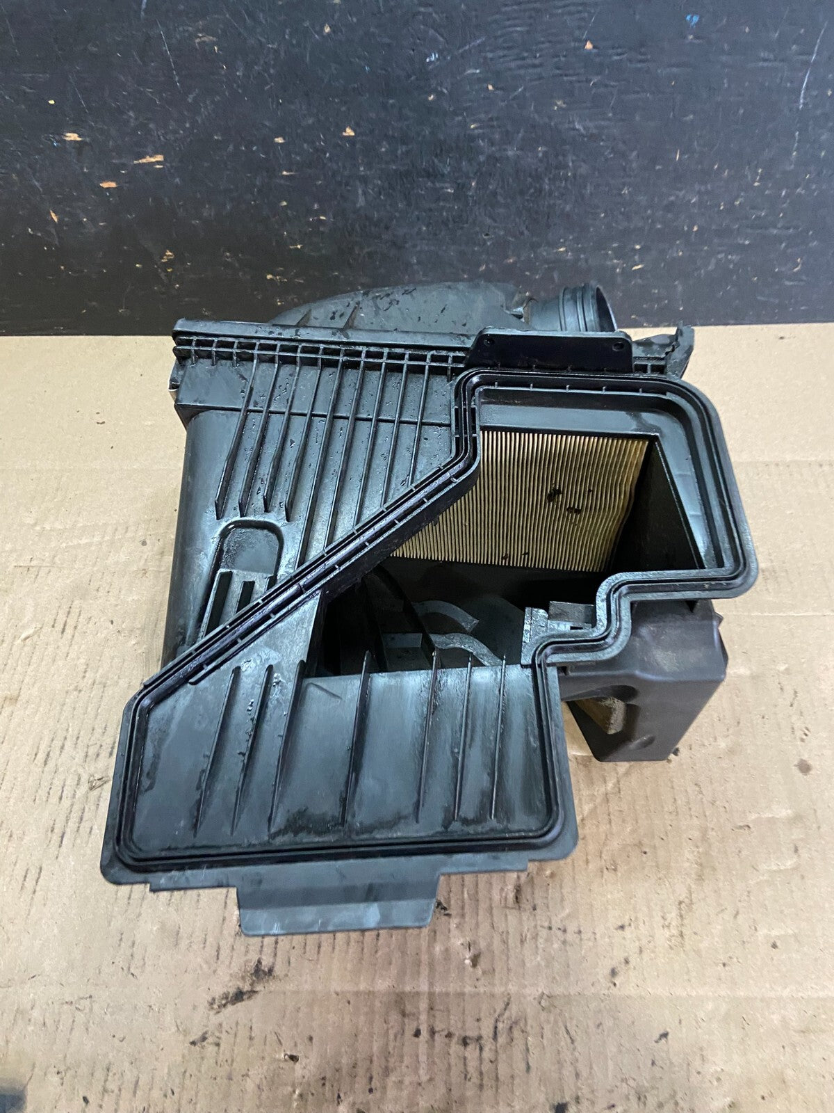 2002 to 2008 BMW 7 E65 E66 750Li 750i Right Side Air Cleaner Intake Box o0594 DG5